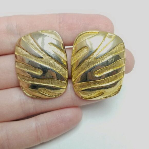 Vintage Retro Gold Tone Stud Earrings, Zig Zag Rectangle Design, 80s Style - Picture 2 of 6